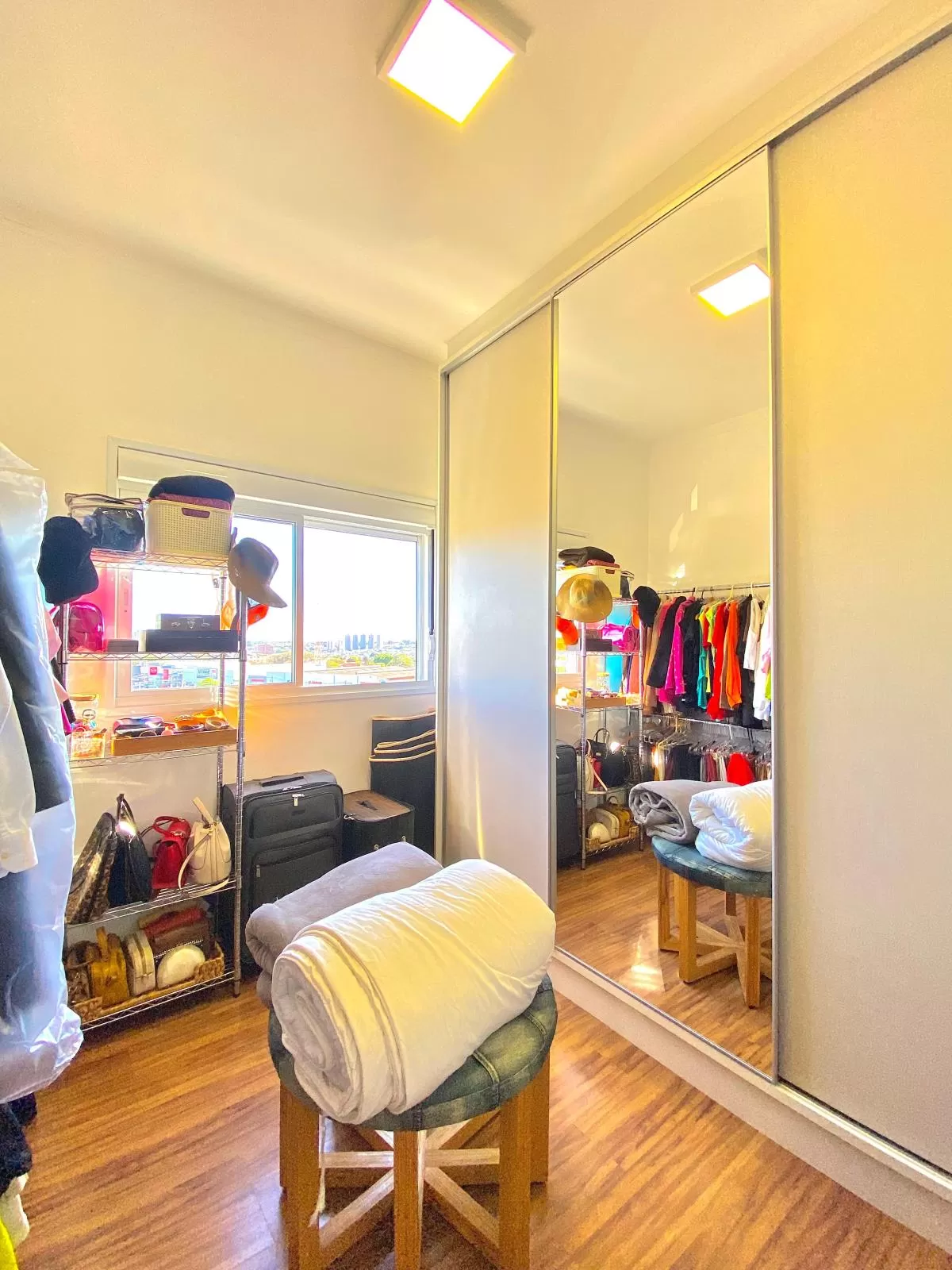 Apartamento à Venda Mobiliado com 3 dormitórios, varanda com churrasqueira, 80m² em Sorocaba/SP no Edifício Europa Tower