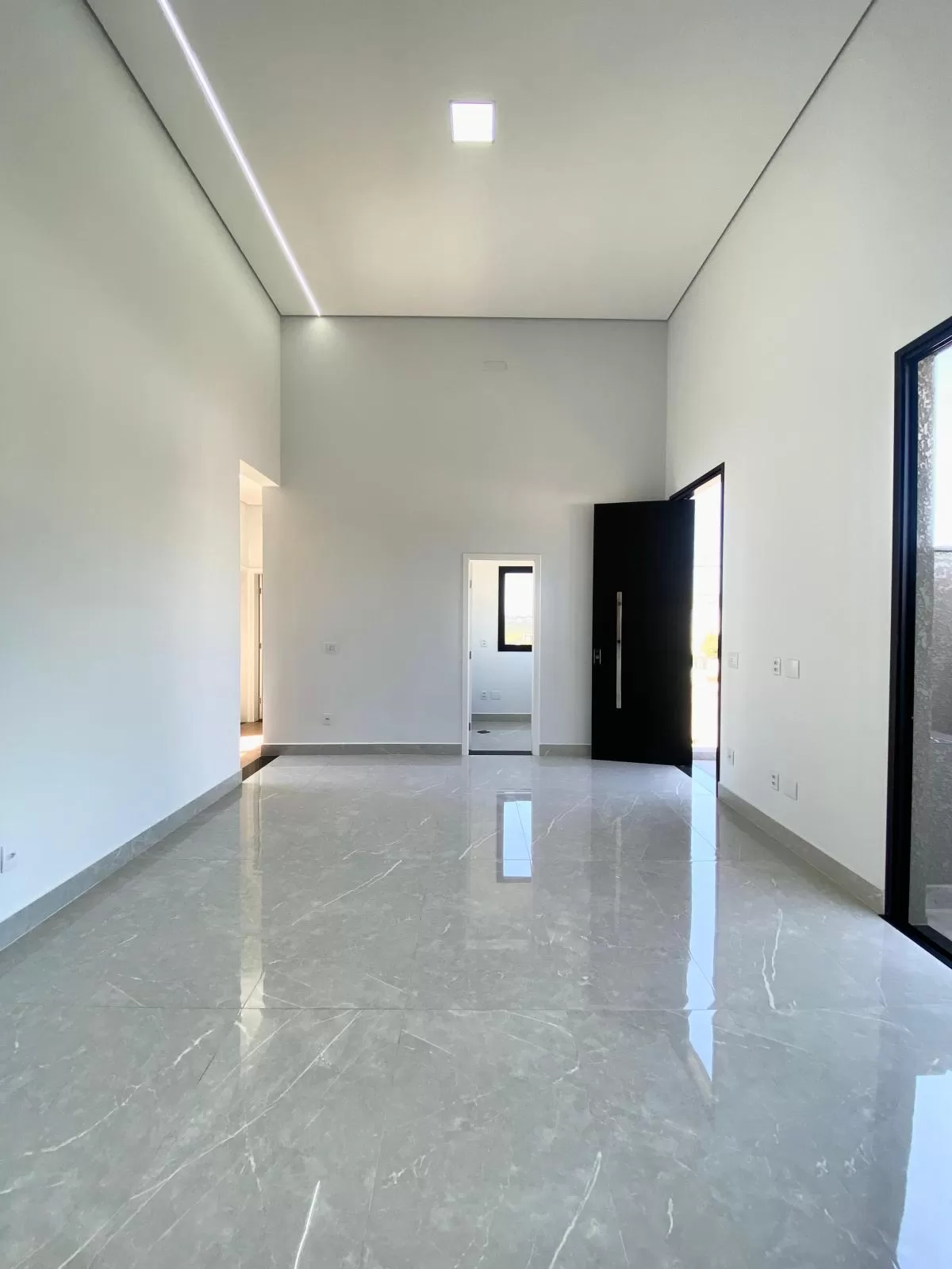 Casa de Esquina à Venda com 3 quartos sendo 1 suíte com closet e escritório, 115m² em Sorocaba/SP no Condomínio Terras de São Francisco