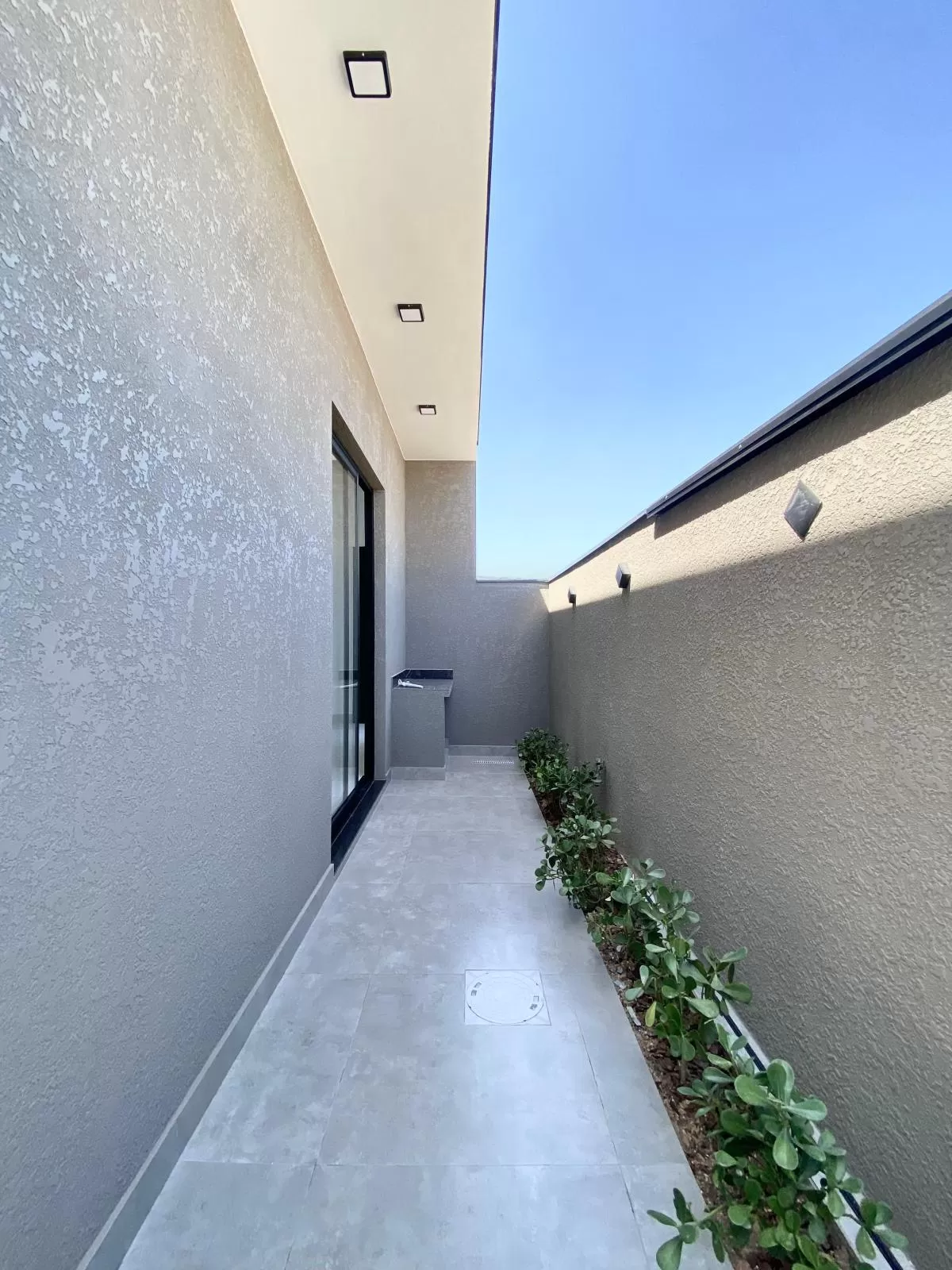 Casa de Esquina à Venda com 3 quartos sendo 1 suíte com closet e escritório, 115m² em Sorocaba/SP no Condomínio Terras de São Francisco