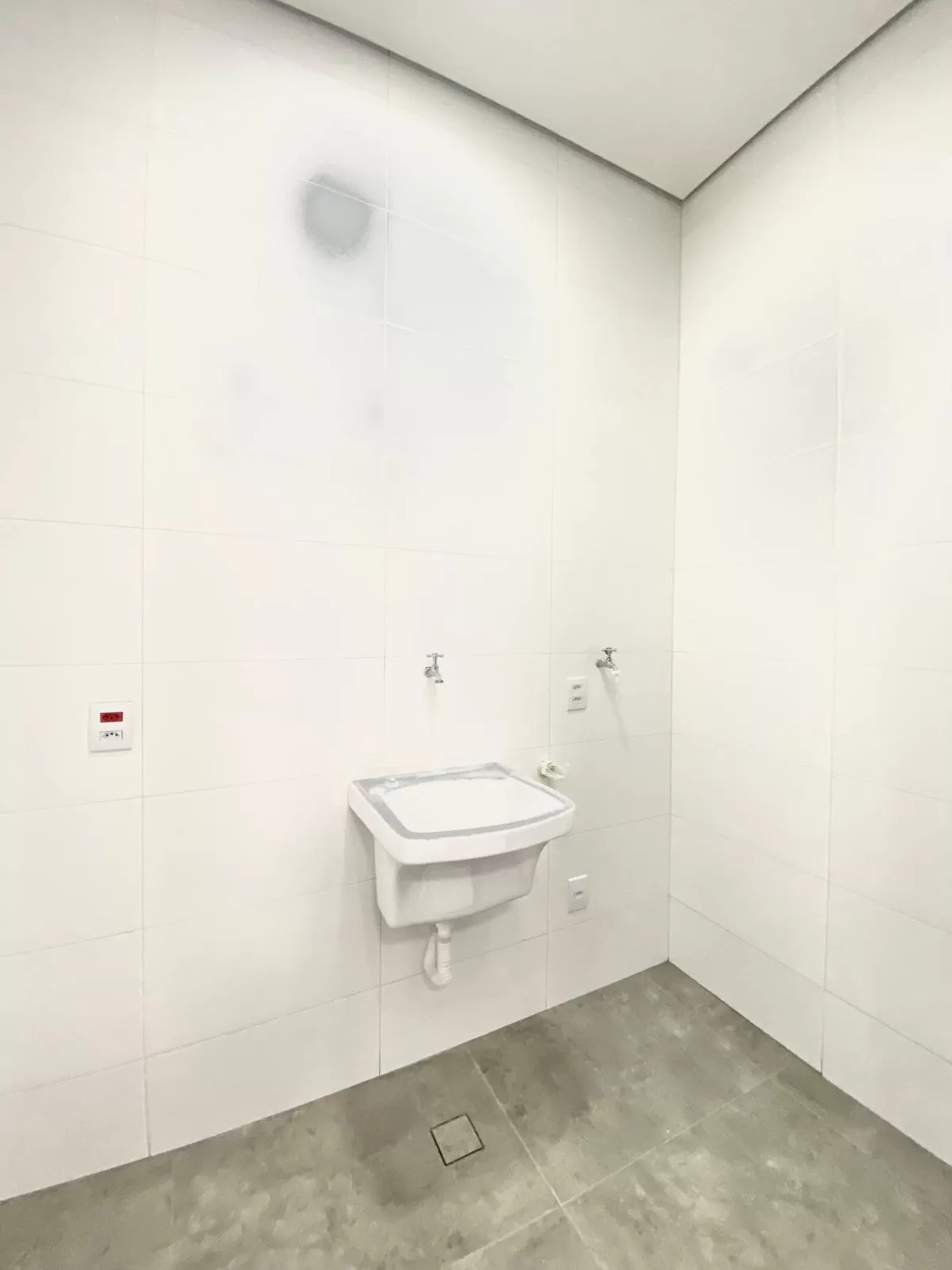 Casa de Esquina à Venda com 3 quartos sendo 1 suíte com closet e escritório, 115m² em Sorocaba/SP no Condomínio Terras de São Francisco