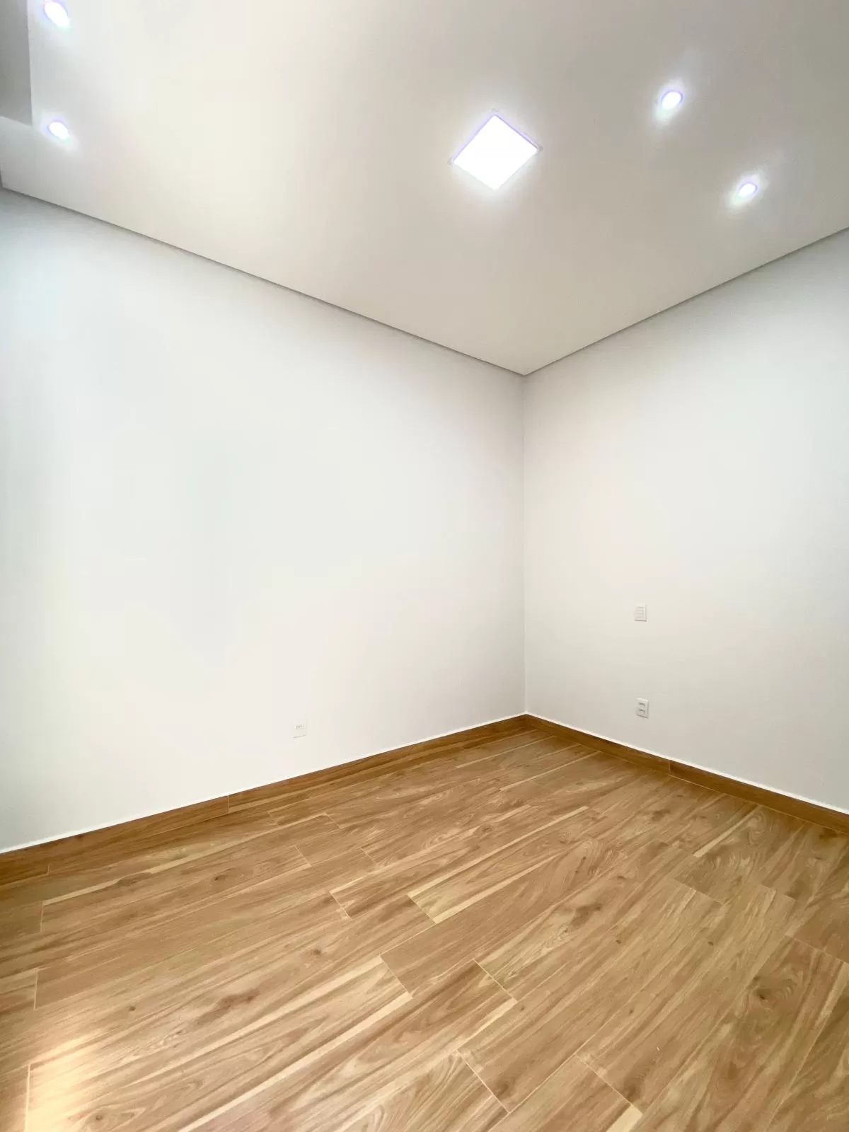 Casa de Esquina à Venda com 3 quartos sendo 1 suíte com closet e escritório, 115m² em Sorocaba/SP no Condomínio Terras de São Francisco