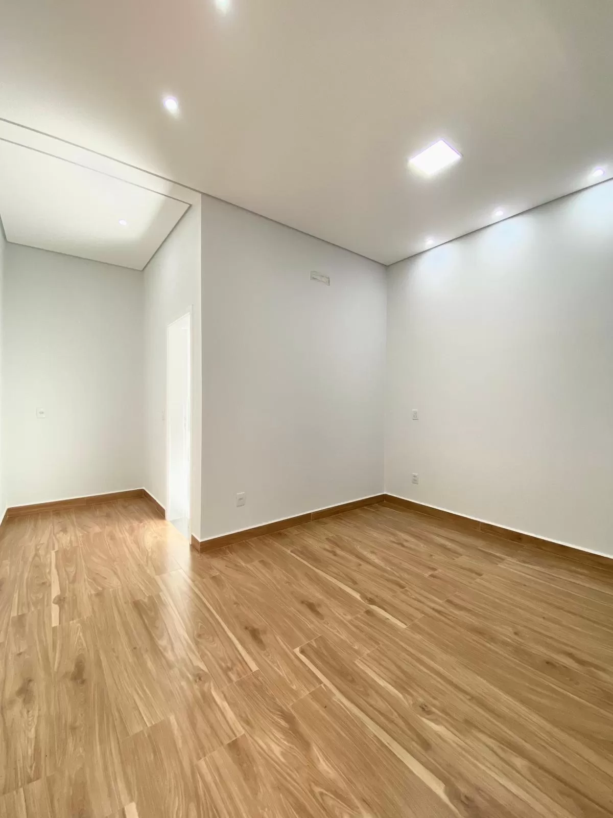 Casa de Esquina à Venda com 3 quartos sendo 1 suíte com closet e escritório, 115m² em Sorocaba/SP no Condomínio Terras de São Francisco