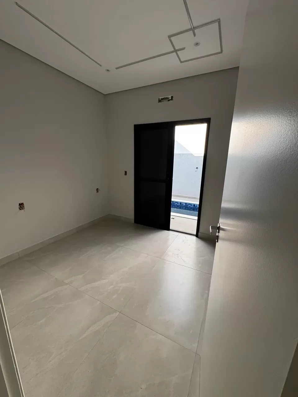 Casa Térrea à Venda com 3 quartos sendo 1 suíte, churrasqueira e piscina privativa, 133m² em Sorocaba/SP no Condomínio Villagio Milano