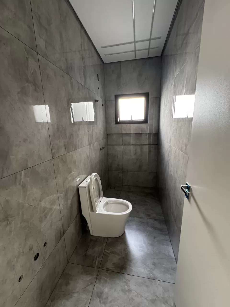 Casa Térrea à Venda com 3 quartos sendo 1 suíte, churrasqueira e piscina privativa, 133m² em Sorocaba/SP no Condomínio Villagio Milano