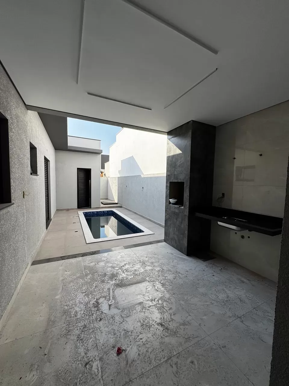 Casa Térrea à Venda com 3 quartos sendo 1 suíte, churrasqueira e piscina privativa, 133m² em Sorocaba/SP no Condomínio Villagio Milano