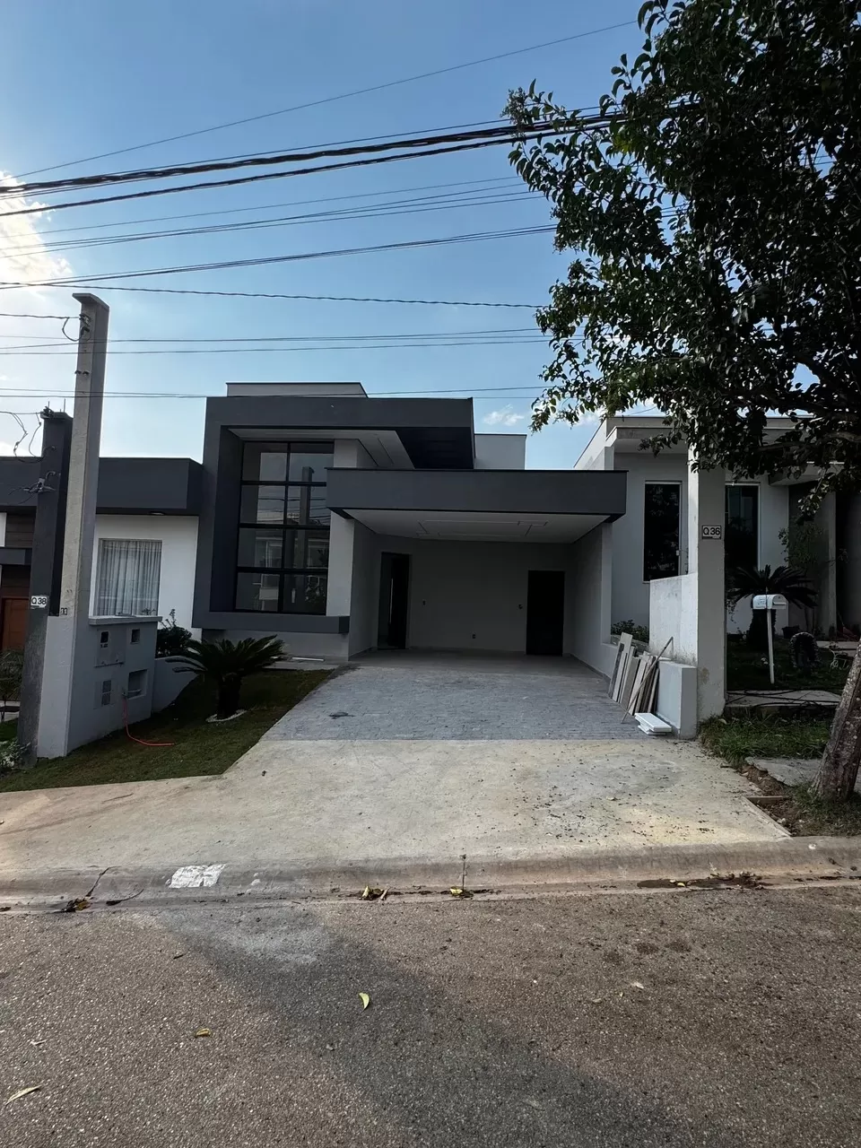 Casa Térrea à Venda com 3 quartos sendo 1 suíte, churrasqueira e piscina privativa, 133m² em Sorocaba/SP no Condomínio Villagio Milano