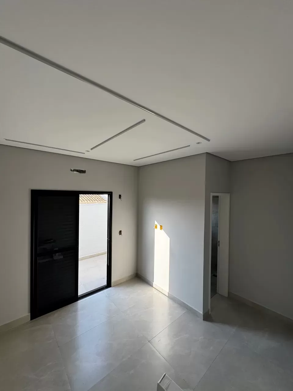 Casa Térrea à Venda com 3 quartos sendo 1 suíte, churrasqueira e piscina privativa, 133m² em Sorocaba/SP no Condomínio Villagio Milano