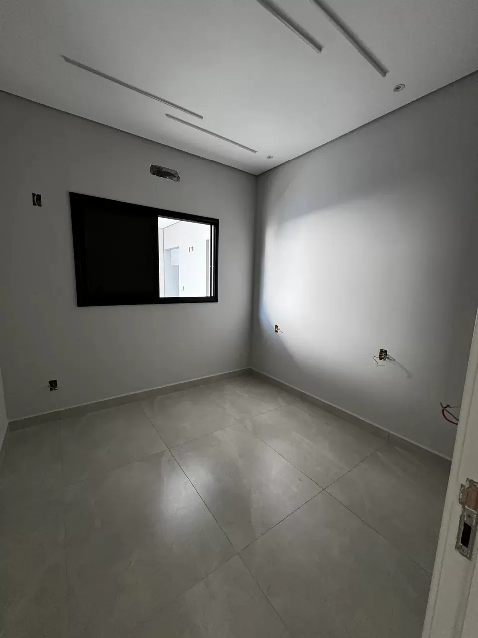 Casa Térrea à Venda com 3 quartos sendo 1 suíte, churrasqueira e piscina privativa, 133m² em Sorocaba/SP no Condomínio Villagio Milano