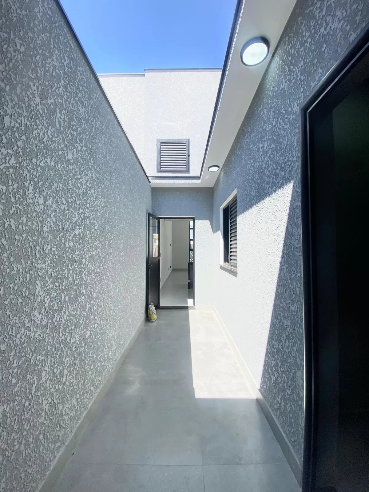 Casa Térrea à Venda com 3 quartos sendo 1 suíte e área gourmet com churrasqueira, 108m² em Sorocaba/SP no Condomínio Terras de São Francisco