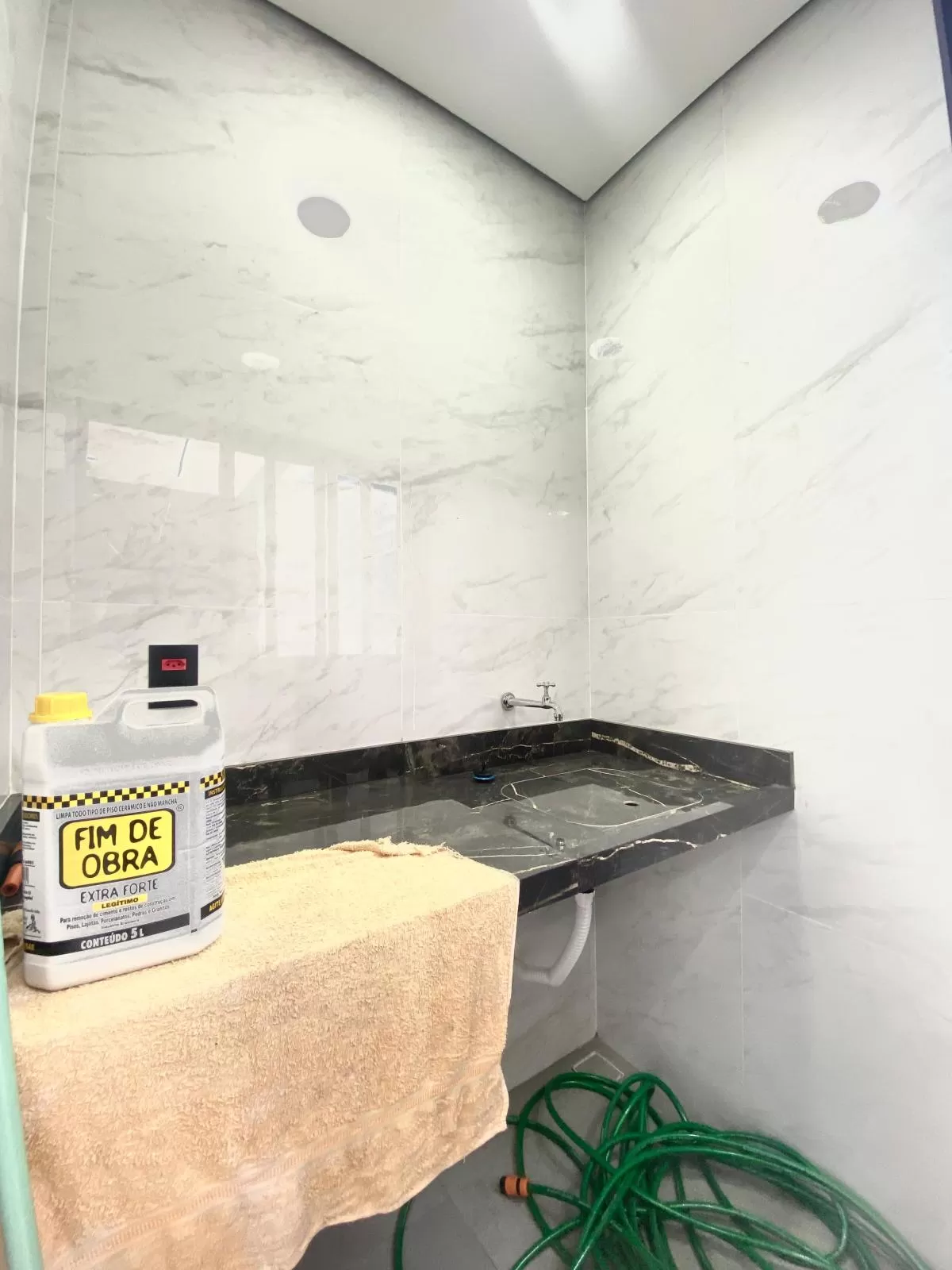 Casa Térrea à Venda com 3 quartos sendo 1 suíte e área gourmet com churrasqueira, 108m² em Sorocaba/SP no Condomínio Terras de São Francisco