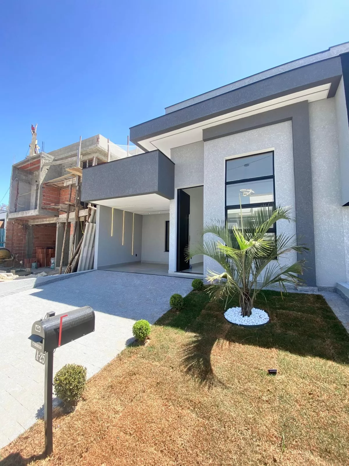 Casa Térrea à Venda com 3 quartos sendo 1 suíte e área gourmet com churrasqueira, 108m² em Sorocaba/SP no Condomínio Terras de São Francisco