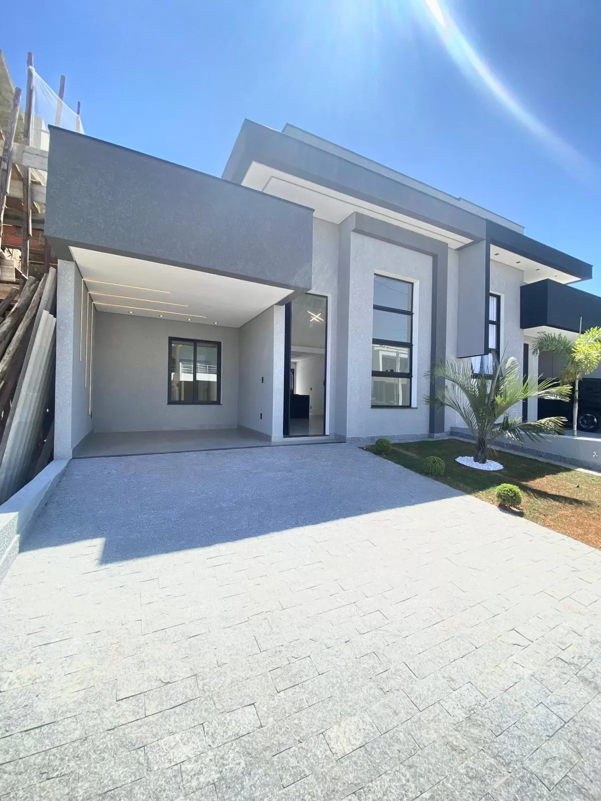 Casa Térrea à Venda com 3 quartos sendo 1 suíte e área gourmet com churrasqueira, 108m² em Sorocaba/SP no Condomínio Terras de São Francisco