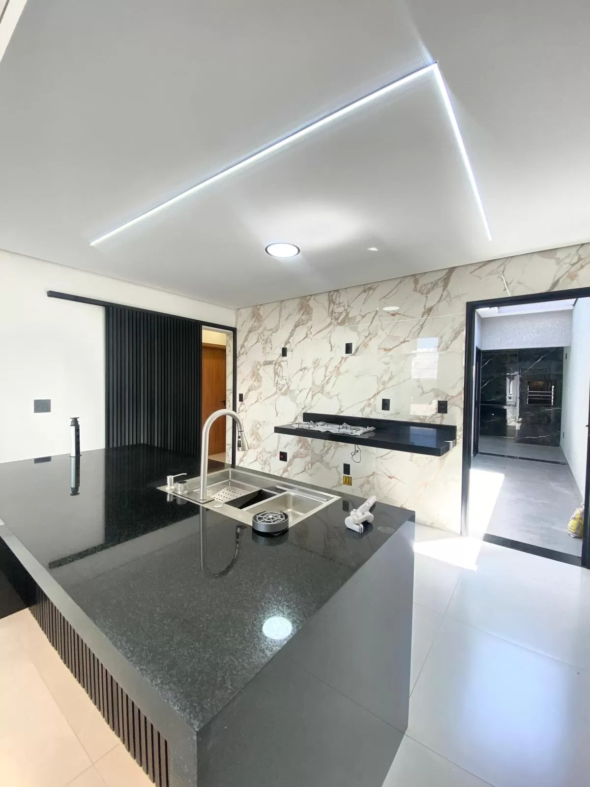 Casa Térrea à Venda com 3 quartos sendo 1 suíte e área gourmet com churrasqueira, 108m² em Sorocaba/SP no Condomínio Terras de São Francisco