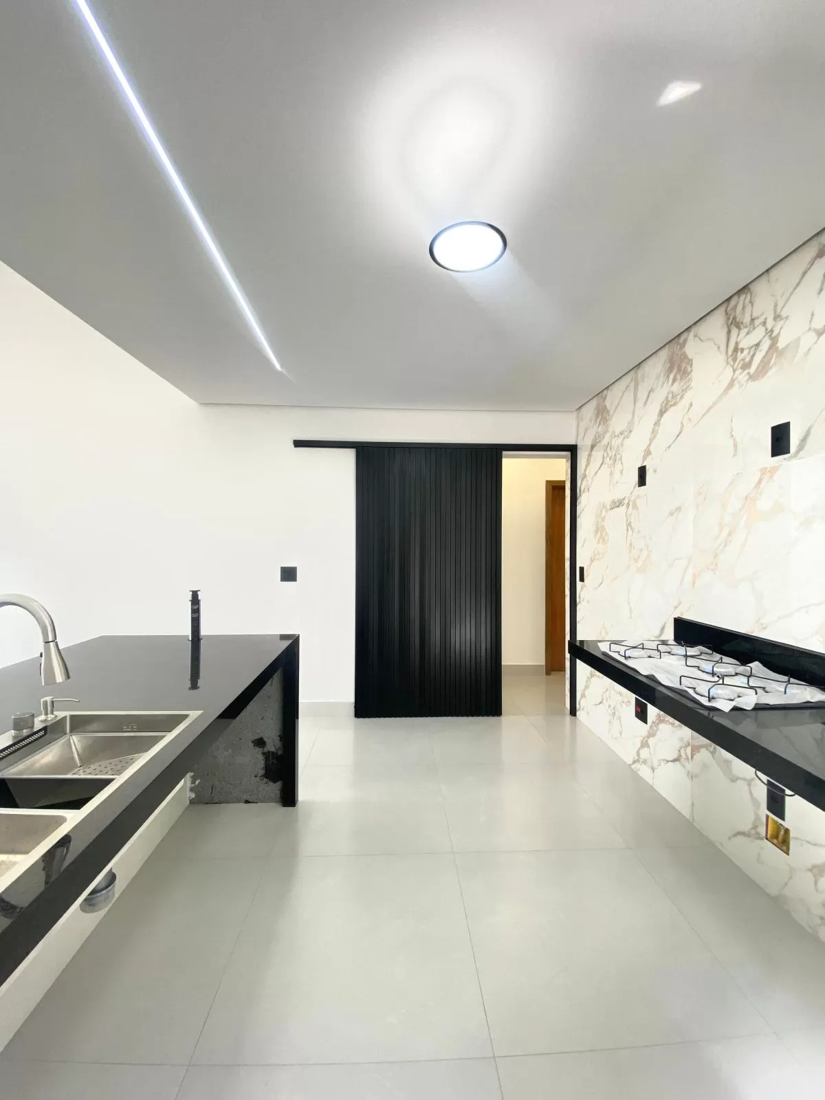 Casa Térrea à Venda com 3 quartos sendo 1 suíte e área gourmet com churrasqueira, 108m² em Sorocaba/SP no Condomínio Terras de São Francisco