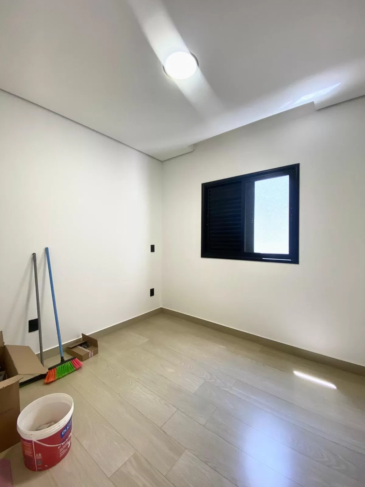 Casa Térrea à Venda com 3 quartos sendo 1 suíte e área gourmet com churrasqueira, 108m² em Sorocaba/SP no Condomínio Terras de São Francisco