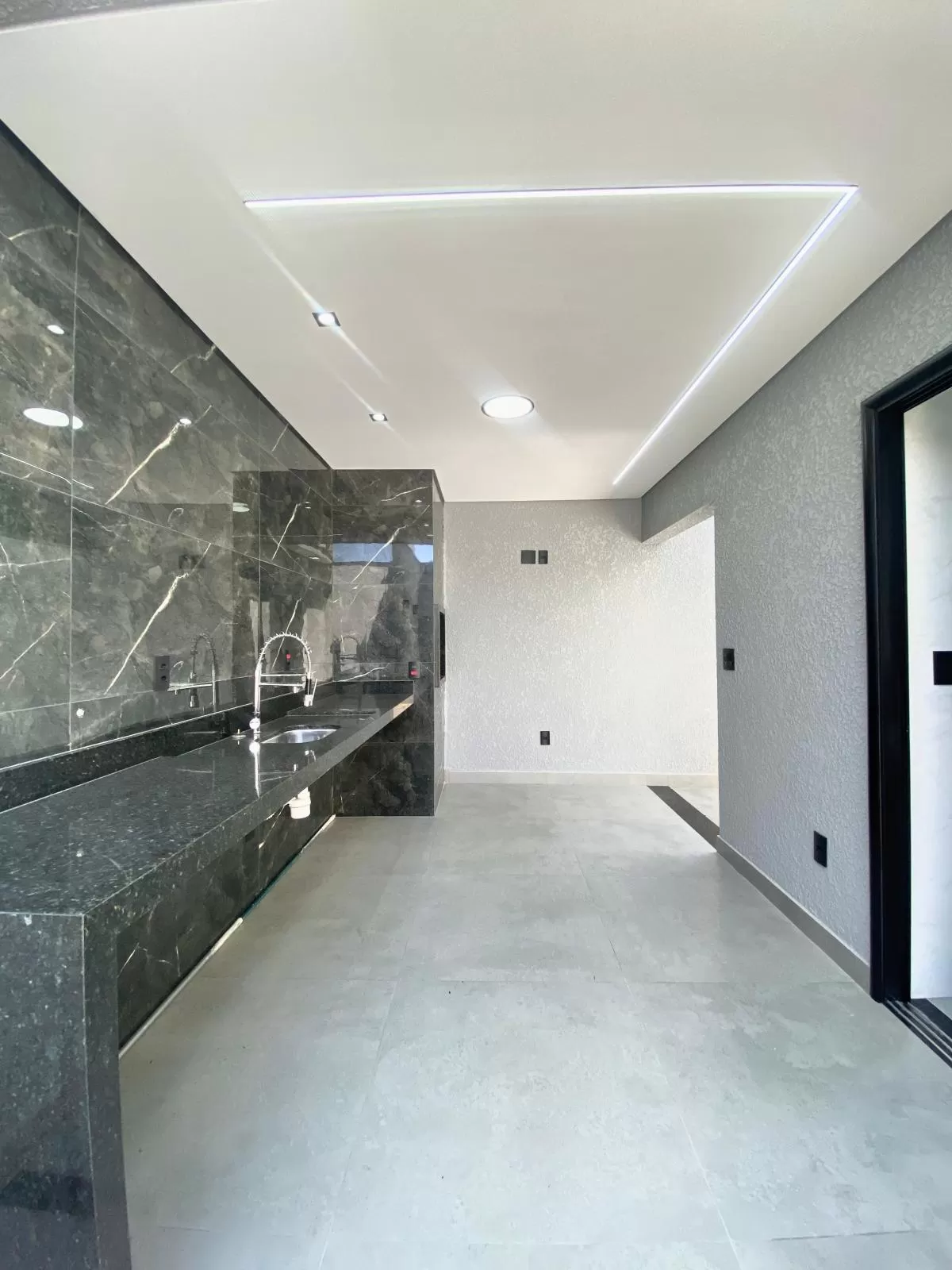 Casa Térrea à Venda com 3 quartos sendo 1 suíte e área gourmet com churrasqueira, 108m² em Sorocaba/SP no Condomínio Terras de São Francisco