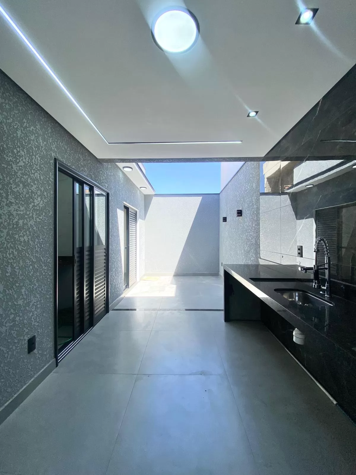 Casa Térrea à Venda com 3 quartos sendo 1 suíte e área gourmet com churrasqueira, 108m² em Sorocaba/SP no Condomínio Terras de São Francisco